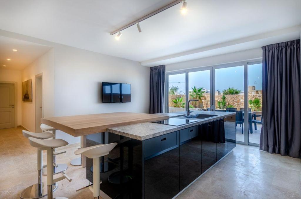 Hygge With Large Communal Pool And Private Hot Tub * Xagħra